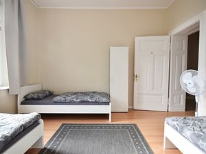 23472940-Ferienwohnung-3-Leverkusen-300x225-1