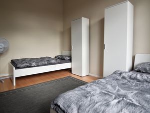 23472940-Ferienwohnung-3-Leverkusen-300x225-2