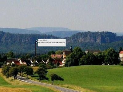 Lage Haus König - Blick von der Terrasse der Fewo 1 zu den Bergen und Felsen