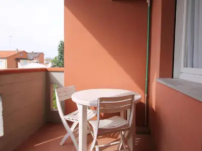 Der Balkon mit Gartenmöbel