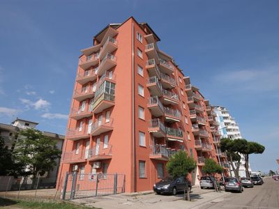 Außenansicht des Gebäudes. Das Gebäude nur 50 Meter vom Strand