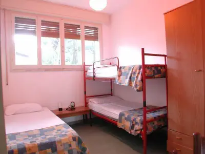 Zimmer mit Etagenbett und Einzelbett