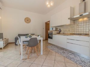 23691750-Ferienwohnung-3-Lierna-300x225-3