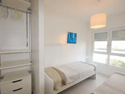 Schlafbereich. Schlafzimmer mit zwei Einzelbetten