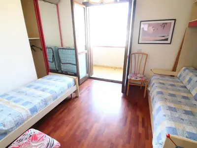 Schlafbereich. Schlafzimmer mit zwei Einzelbetten