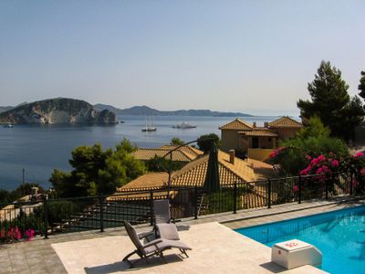 Pool mit Panorama Meerblick