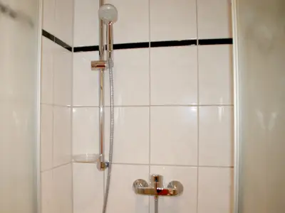 Dusche im Badezimmer