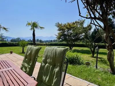 Blick vom Garten auf Bodensee