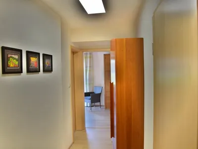 Flur mit Garderobenschrank