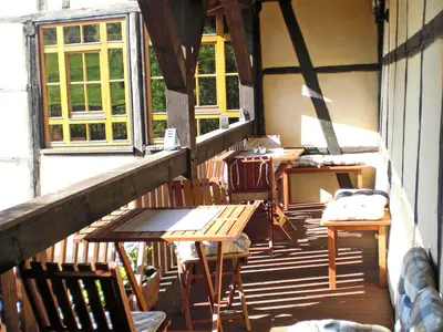 Ferienwohnung 2: überdachter Balkon Gartenseite