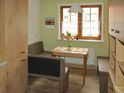 Ferienwohnung 3: Küche mit Sitzecke