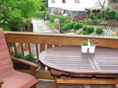 Ferienwohnung 3: Balkon mit Blick in den Hof
