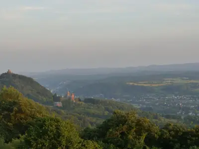 die Neustrasse im Sommer