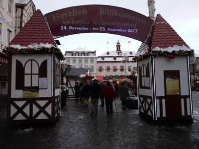 Adventszeit mit Nikolaus und Weihnachtsmarkt