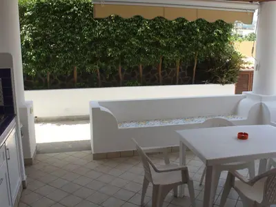 Terrasse und Kochnische
