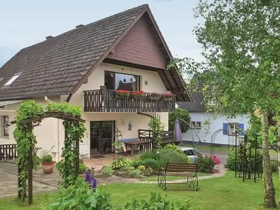 Haus mit Terrasse und Parkplatz Haus mit Terrasse und Parkplatz