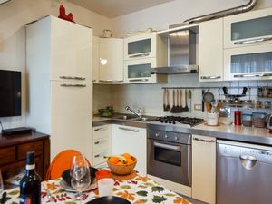 23763576-Ferienwohnung-3-Livorno-300x225-2