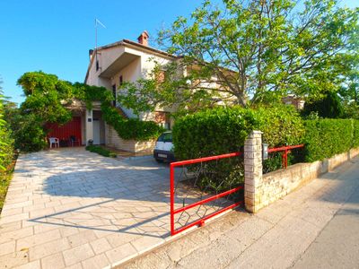 Ferienwohnung für 8 Personen (105 m²) in Ližnjan 1/10