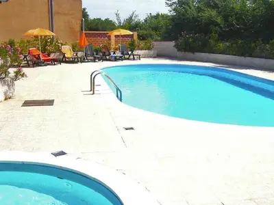PoolOfHouse