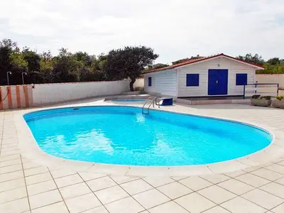 PoolOfHouse