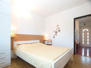 22191297-Ferienwohnung-3-Ližnjan-300x225-5