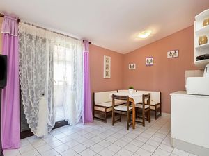 23697108-Ferienwohnung-4-Ližnjan-300x225-5