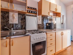 23731597-Ferienwohnung-2-Ližnjan-300x225-3