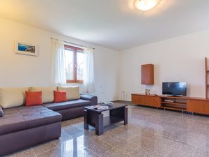 23728034-Ferienwohnung-8-Ližnjan-300x225-2