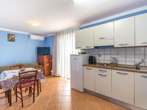 23736862-Ferienwohnung-3-Ližnjan-300x225-2