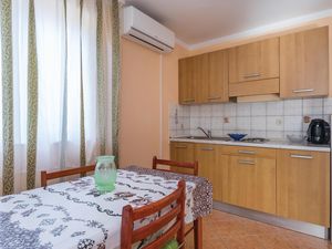 23737127-Ferienwohnung-4-Ližnjan-300x225-3