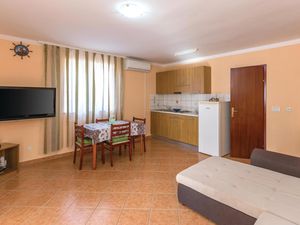 23737127-Ferienwohnung-4-Ližnjan-300x225-5