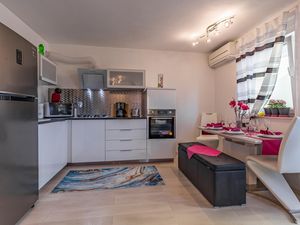 23752702-Ferienwohnung-4-Ližnjan-300x225-4