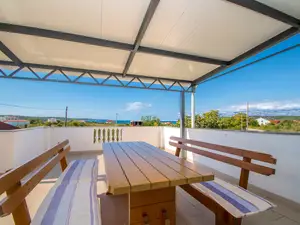 Ferienwohnung für 8 Personen (42 m²) in Ljubač