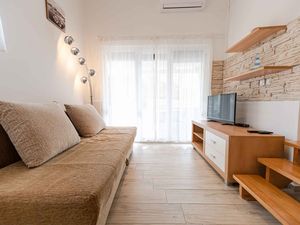 23778034-Ferienwohnung-4-Ljubač-300x225-5