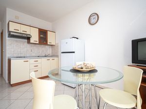 23956419-Ferienwohnung-2-Ljubač-300x225-2