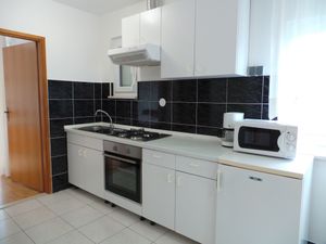 23928985-Ferienwohnung-2-Ljubač-300x225-3