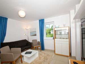 23068629-Ferienwohnung-4-Lobbe (Rügen)-300x225-3