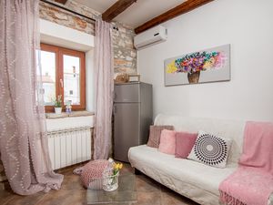 23539312-Ferienwohnung-2-Loborika-300x225-2