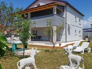 Ferienwohnung für 8 Personen (105 m²) in Loborika