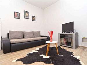 23897623-Ferienwohnung-4-Loborika-300x225-5