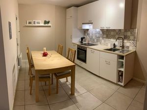 18806600-Ferienwohnung-4-Locarno-300x225-3