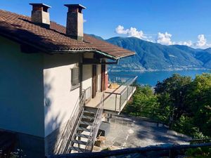 Wunderbarer Ausblick auf den Lago Maggioro (italienisch Lago Verbano, deutsch Langensee