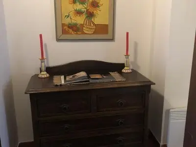 Schrank mit grossen Schubladen