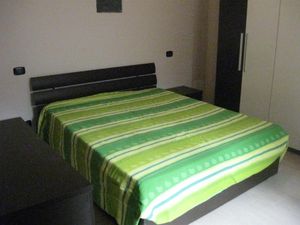 Schlafzimmer mit Doppelbett