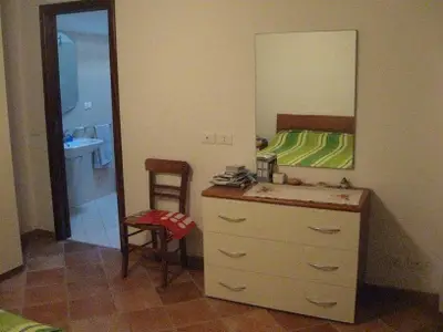 Schlafzimmer mit Doppelbett