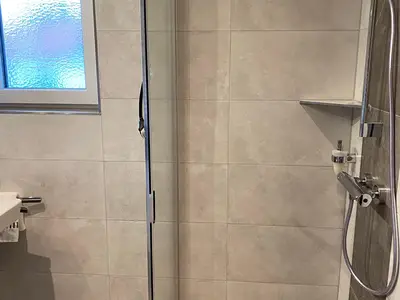 Badezimmer mit Dusche FeWo Haslachwald