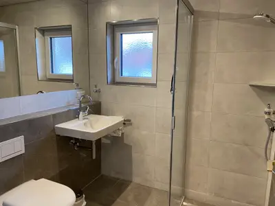 Neu gestaltetes Badezimmer in der FeWo Haslachwald