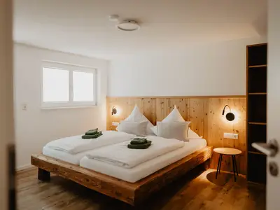 Schlafzimmer 1