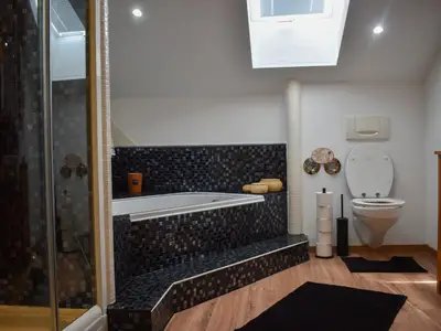 Dusche und Badewanne