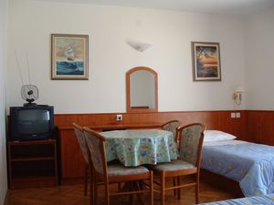 Ferienwohnung für 4 Personen (33 m&sup2;) in Lokva Rogoznica
